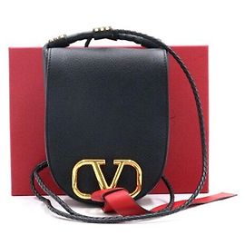 Valentino Piccola borsa a tracolla in pelle nera con logo anello V Gancini dorato