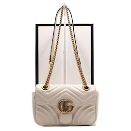 Gucci Mini borsa a tracolla e borsa a tracolla con catena dorata