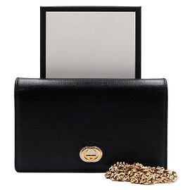 Gucci Borsa a tracolla e borsa a spalla in pelle nera con patta logo GG e catena dorata