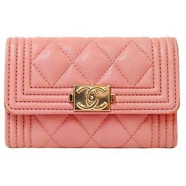 Chanel Tarjetero Boy en piel Caviar rosa