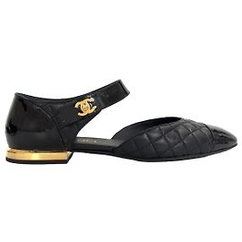 Chanel Scarpe basse Mary Jane trapuntate con chiusura Turnlock Nero
