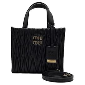 Miu Miu Borsa Tote in pelle nappa trapuntata nera con logo dorato