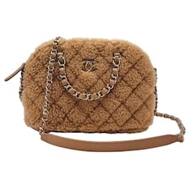 Chanel Borsa Tote in Shearling Trapuntato con Catena