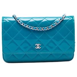Portafoglio con catena Chanel Blue CC Quilted Patent