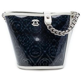 Borsa Bucket Chanel Black Small in PVC e pelle di vitello stropicciata Camellia Coco