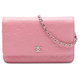 Portafoglio con catena Chanel in agnello goffrato CC rosa con camelia