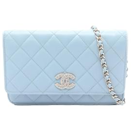 Portafoglio con catena Chanel Blue Quilted Caviar Crystal Enamel CC