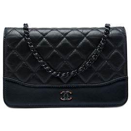 Portafoglio con Catena Chanel Black Quilted Aged Calfskin So Black Gabrielle