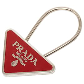 Portachiavi Prada con logo triangolo in smalto rosso e ottone