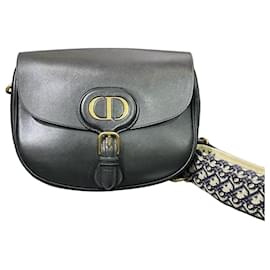 Bolsa Saddle em couro preto Christian Dior com fecho CD