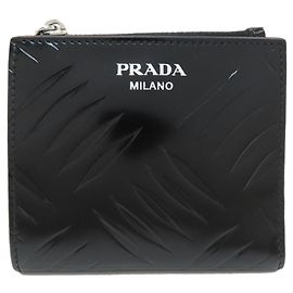 Prada Portemonnaie aus geprägtem Leder mit Klappverschluss für Damen