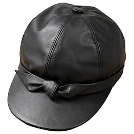 Hermès Lederkappe mit Schleifendetail
