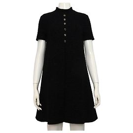 Gucci Vestido corto de tweed negro con botón con logotipo GG