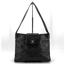 Chanel Vintage gesteppte Schultertasche aus Lammfell