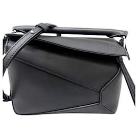 Borsa a tracolla mini Loewe Puzzle in pelle di vitello nera