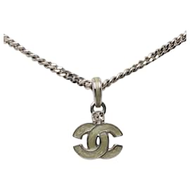 Collana con pendente Chanel Coco Mark