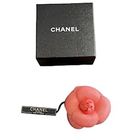 Spilla Chanel Camelia rosa