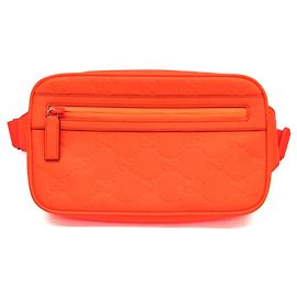 Borsa a tracolla Gucci GG con effetto gomma 771422