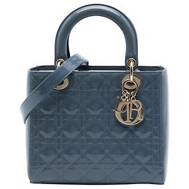 Lady Dior Cannage en cuir verni bleu Medium