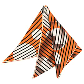 Sciarpa in seta Hermès Orange Triangular H Au Galop