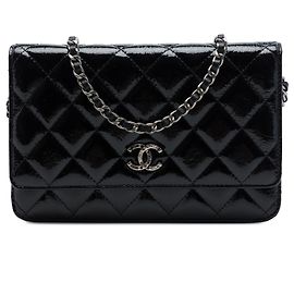 Portafoglio con catena Chanel Black Paris Dallas CC in capretto trapuntato vernice