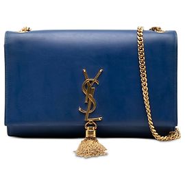 Bolso bandolera Kate con borla en piel de becerro lisa azul con monograma Saint Laurent tamaño Medium
