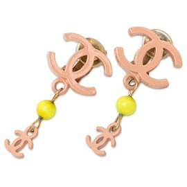 Orecchini Chanel Pink CC in resina placcati oro con goccia a clip