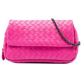 Bottega Veneta Borsa a tracolla mini in nappa Intrecciato rosa con catena estensibile