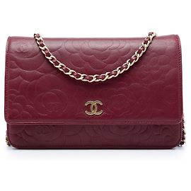 Portafoglio con catena Chanel in pelle di vitello con stampa Red CC e camelia