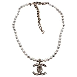 Collana Chanel CC con perle impreziosite in strass dorato