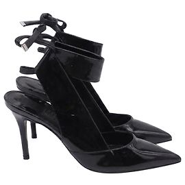 Escarpines con tira al tobillo Salvatore Ferragamo con detalle en PVC transparente en charol negro