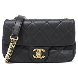 Borsa a tracolla in pelle nera Chanel AS2210