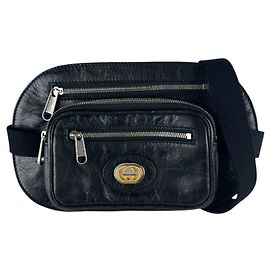 Riñonera Gucci en cuero negro