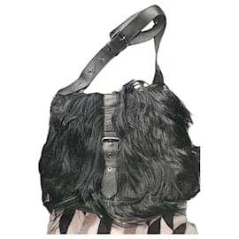 Longchamp Handtasche aus schwarzem Leder und Pelz