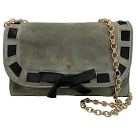 Chanel Bolsa tiracolo de camurça cinza com laço preto e corrente dourada