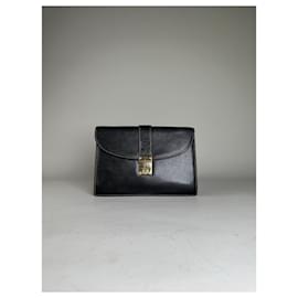 Clutch Vintage Givenchy in Pelle Nera con Chiusura Dorata