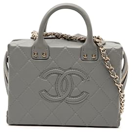 Borsa Vanity Case Chanel Small CC in pelle di vitello trapuntata grigia convertibile