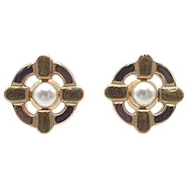 Orecchini a lobo con croce maltese in smalto placcato oro e finta perla Gold Chanel