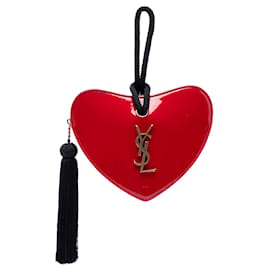 Clutch Sac Coeur en charol rojo Saint Laurent