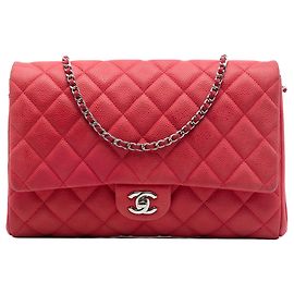 Clutch Chanel CC trapuntata in caviar rosso con borsa a tracolla con catena
