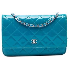 Borsa a tracolla con catena Chanel CC trapuntata in vernice blu