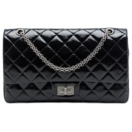 Borsa a tracolla Chanel Reissue 2.55 Double Flap 227 in vernice trapuntata nera