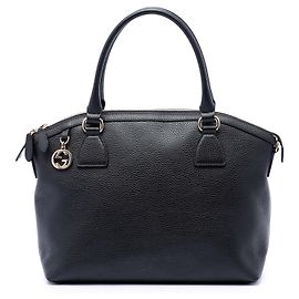 Borsa satchel Gucci Medium in pelle di vitello nera con charm GG