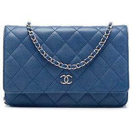 Borsa a tracolla Chanel CC Quilted Caviar Wallet on Chain Blu