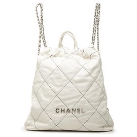 Chanel 22 Rucksack aus weißem glänzendem gestepptem Kalbsleder Large
