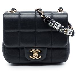 Borsa a tracolla Chanel Mini Quilted Lambskin Resin Crystal Square Monacoco Flap Crossbody Bag nera