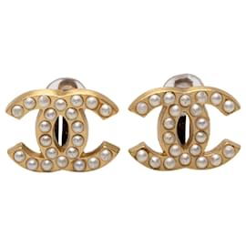 Orecchini a clip Chanel CC placcati oro e perle finte dorate