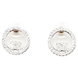 Chanel CC Ohrringe aus Silberfarbenem Messing und Strass mit Push-Back-Verschluss