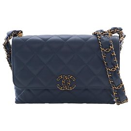 Borsa a tracolla Chanel 19 in pelle di vitello trapuntata blu, taglia Medium