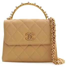 Borsa Chanel CC in agnello trapuntato beige con perle finte e manico superiore